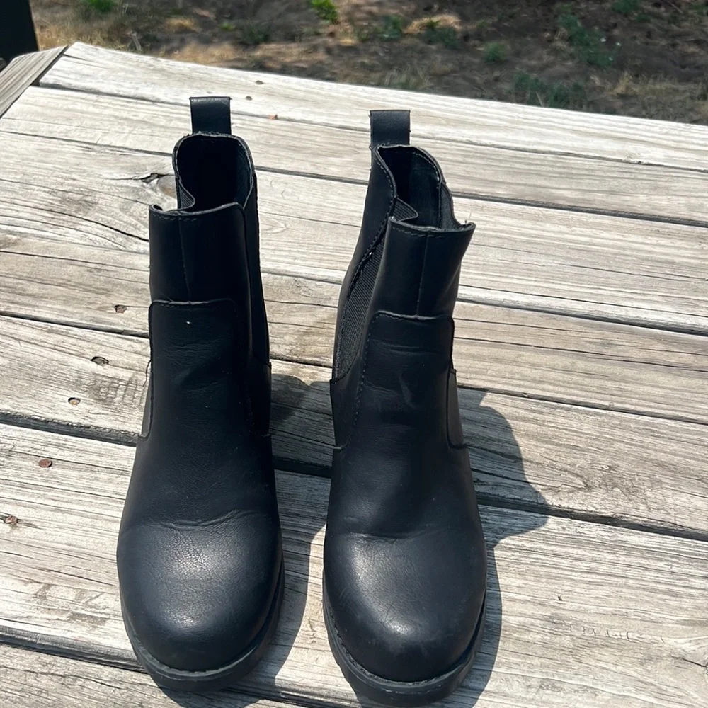 Universal Thread - Picture 6 of 8